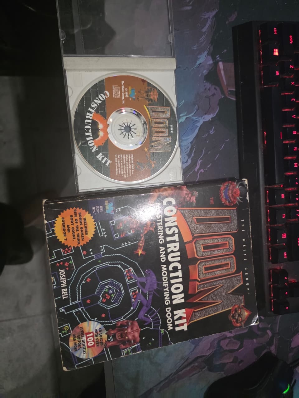 The DOOM Construction Kit — libro de 1995 que me regaló mi hermano